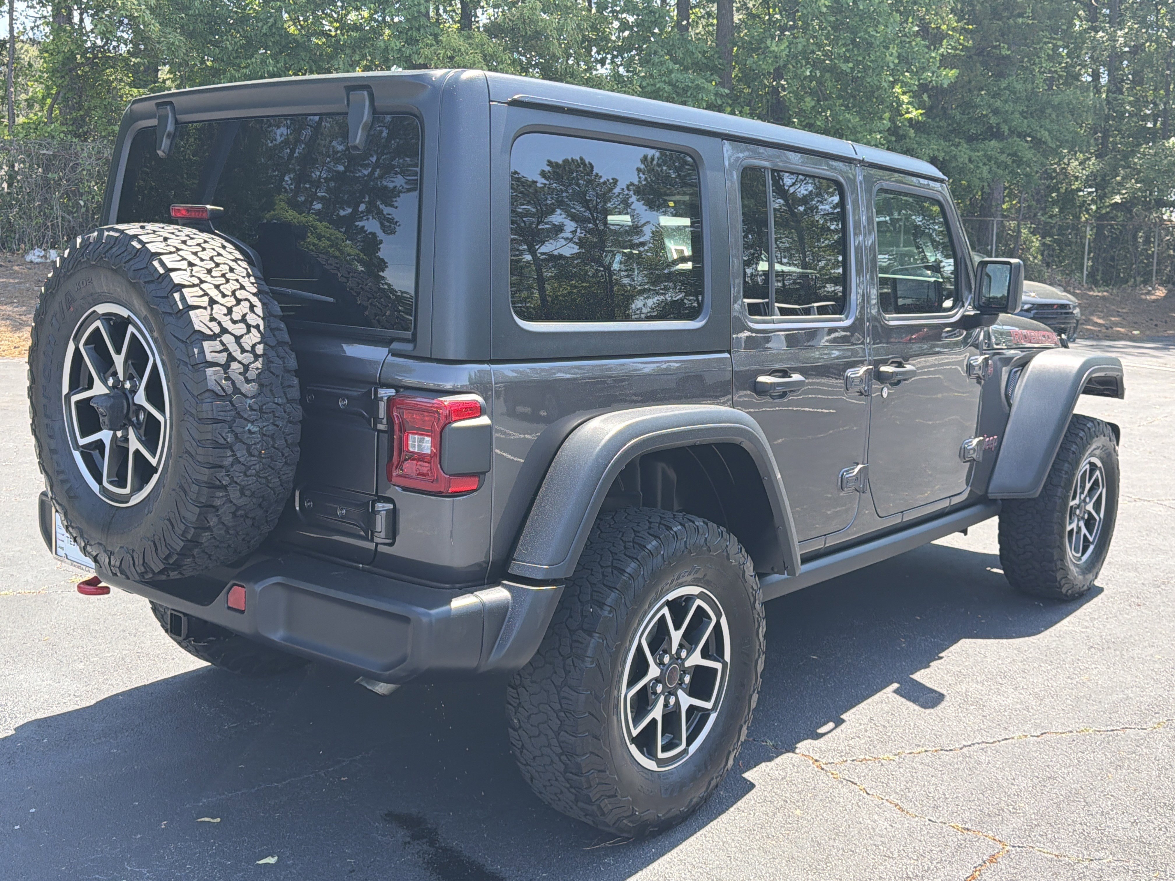Used 2025 Granite Crystal Metallic Clearcoat Jeep Rubicon image 8