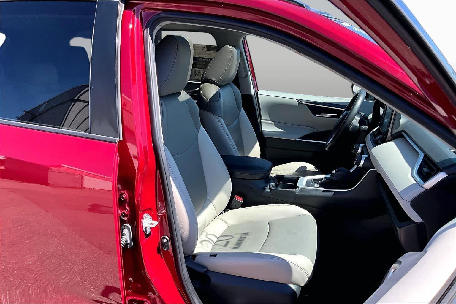 Used 2020 Ruby Flare Pearl Toyota XLE image 8