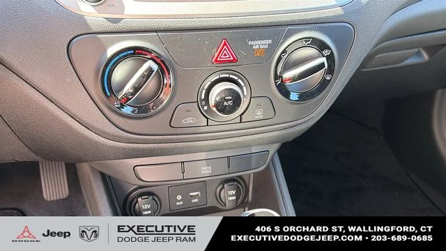 Used 2022 Blue Hyundai SE image 16