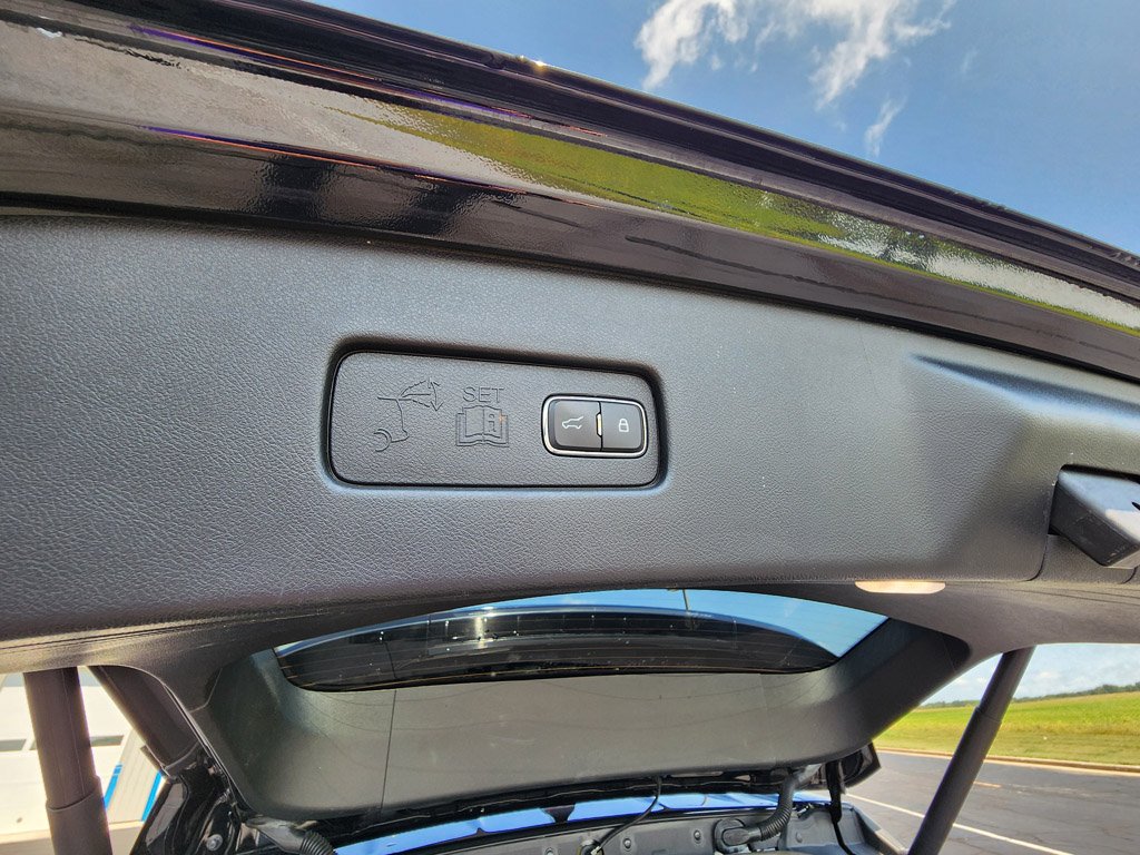 Used 2020 Infinite Black Metallic Lincoln Reserve image 21