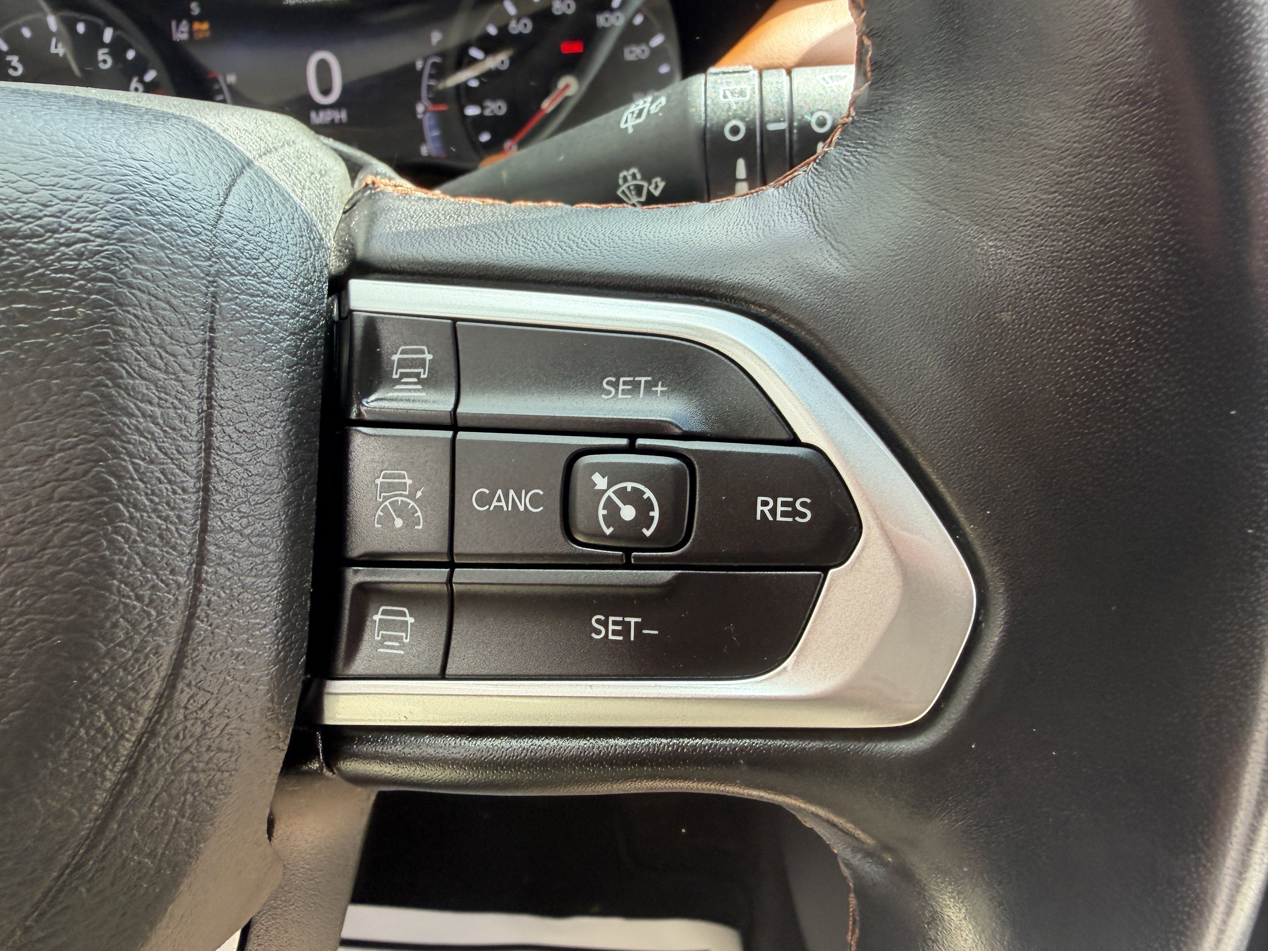 Used 2022 Diamond Black Crystal Pearlcoat Jeep Limited image 35