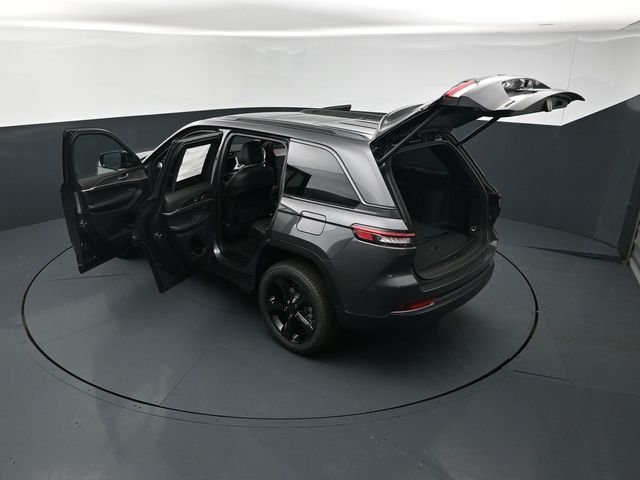 New 2026 Baltic Gray Metallic Clear-Coat Exterior Paint Jeep Limited image 28
