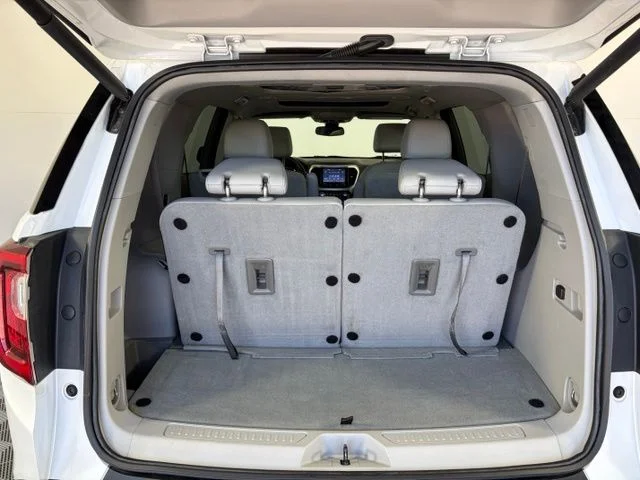 Used 2023 White GMC SLT image 61