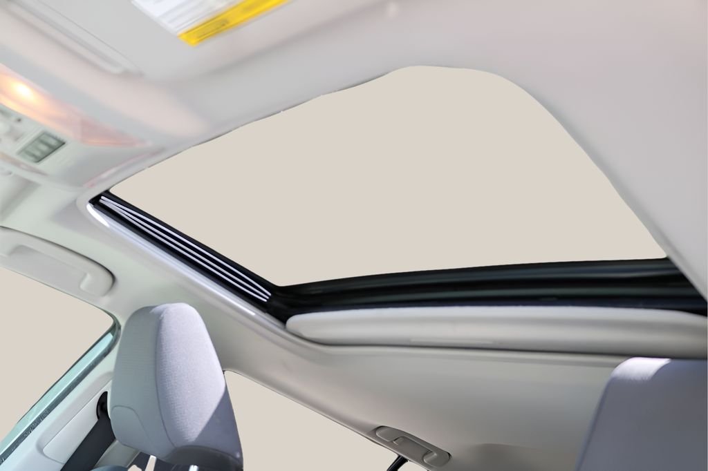 Used 2019 Silver Toyota XLE image 12