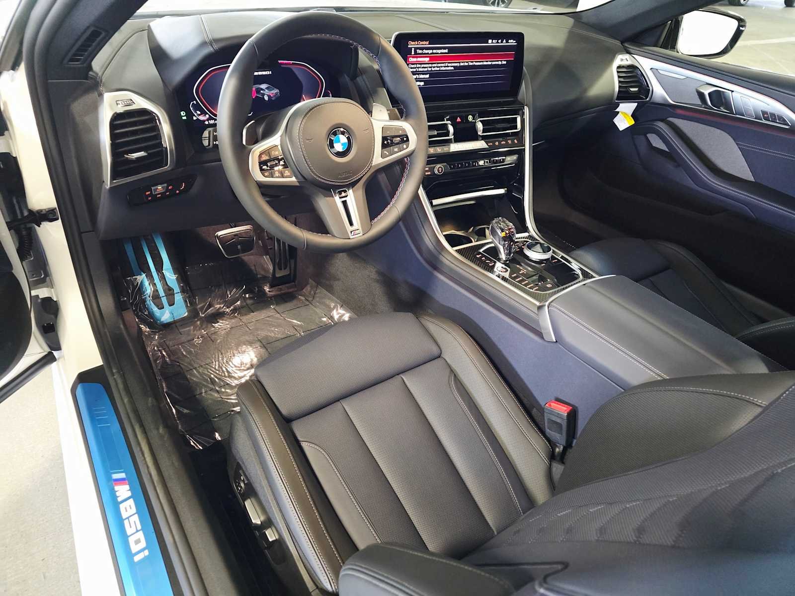 2026 BMW 8 Series M850i - Photo 10