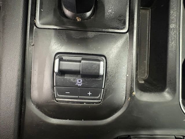 Used 2025 Silver GMC Denali image 43