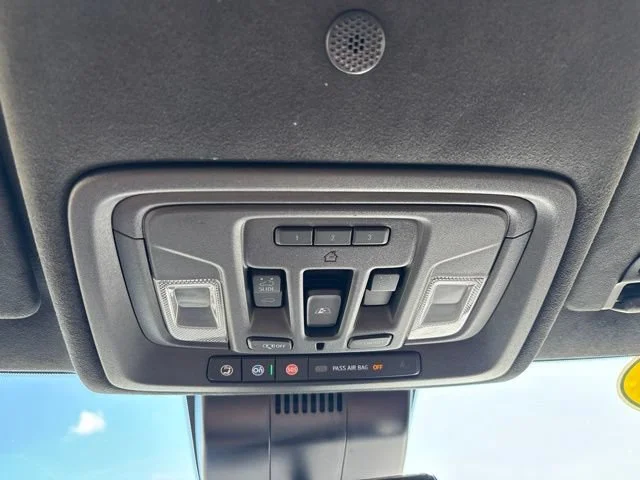 Used 2023 White Frost Tricoat GMC Denali Ultimate image 42