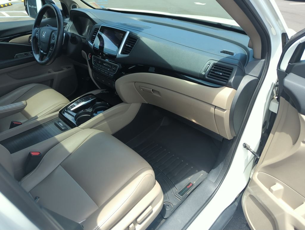 Used 2017  Honda Touring image 37