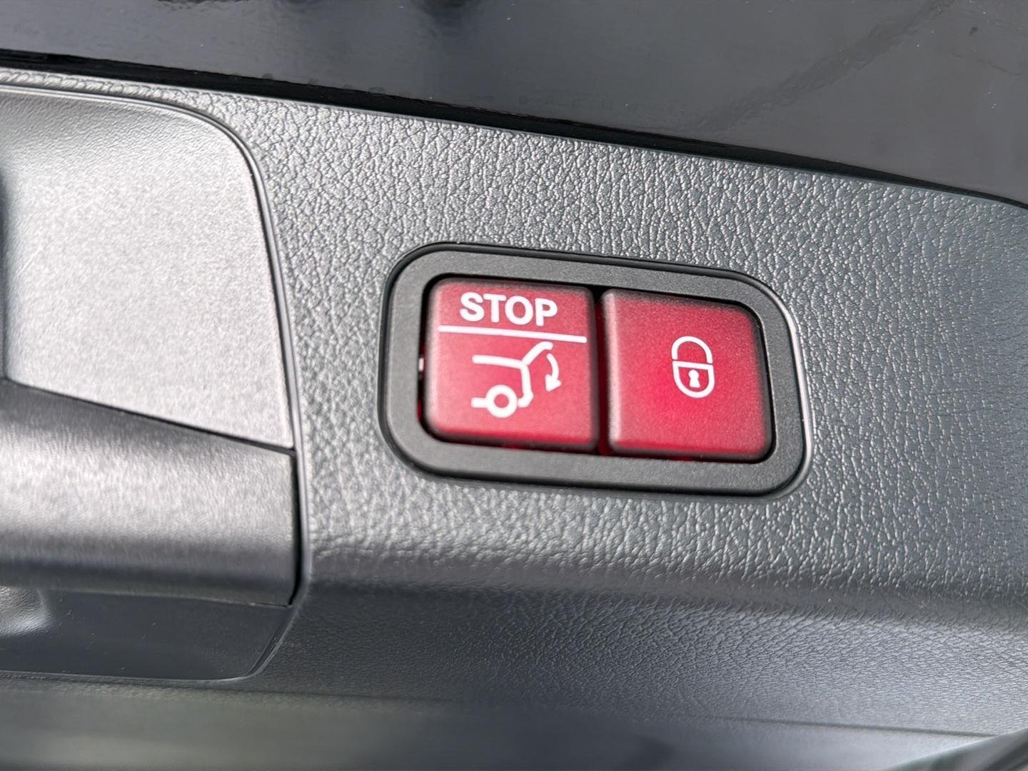 Used 2024 Night Black Mercedes-Benz GLB 250 image 35