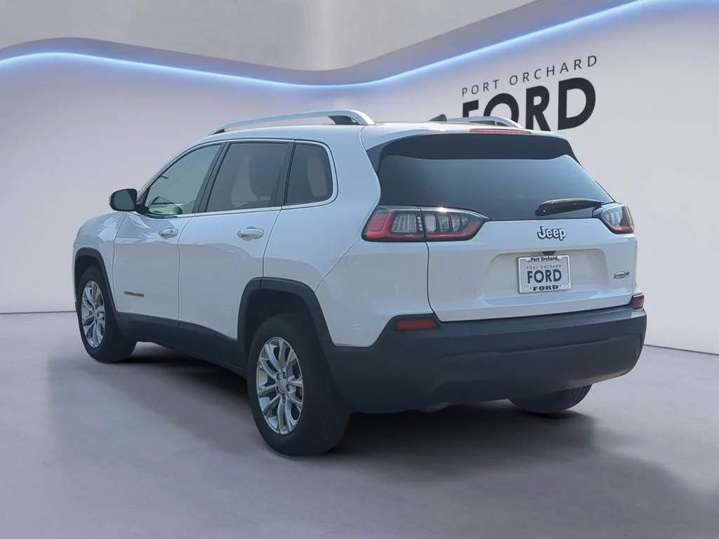 Used 2019 White Jeep Latitude image 5