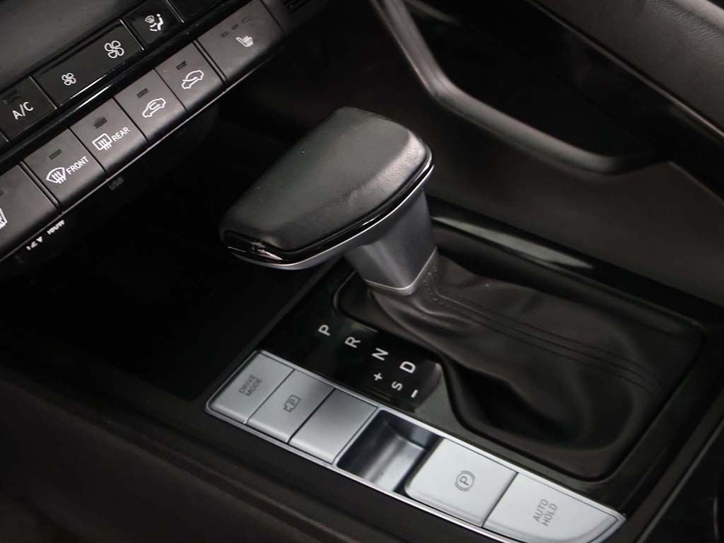 Used 2025 Black Hyundai SEL Convenience image 46