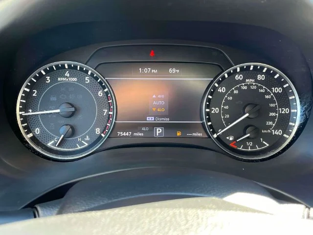 Used 2023 Silver Nissan SL image 41