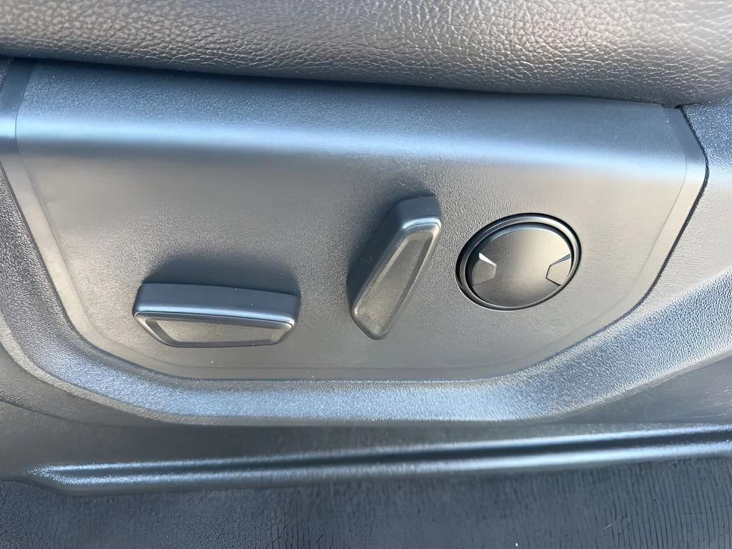 Used 2022 White Ford Lariat image 10