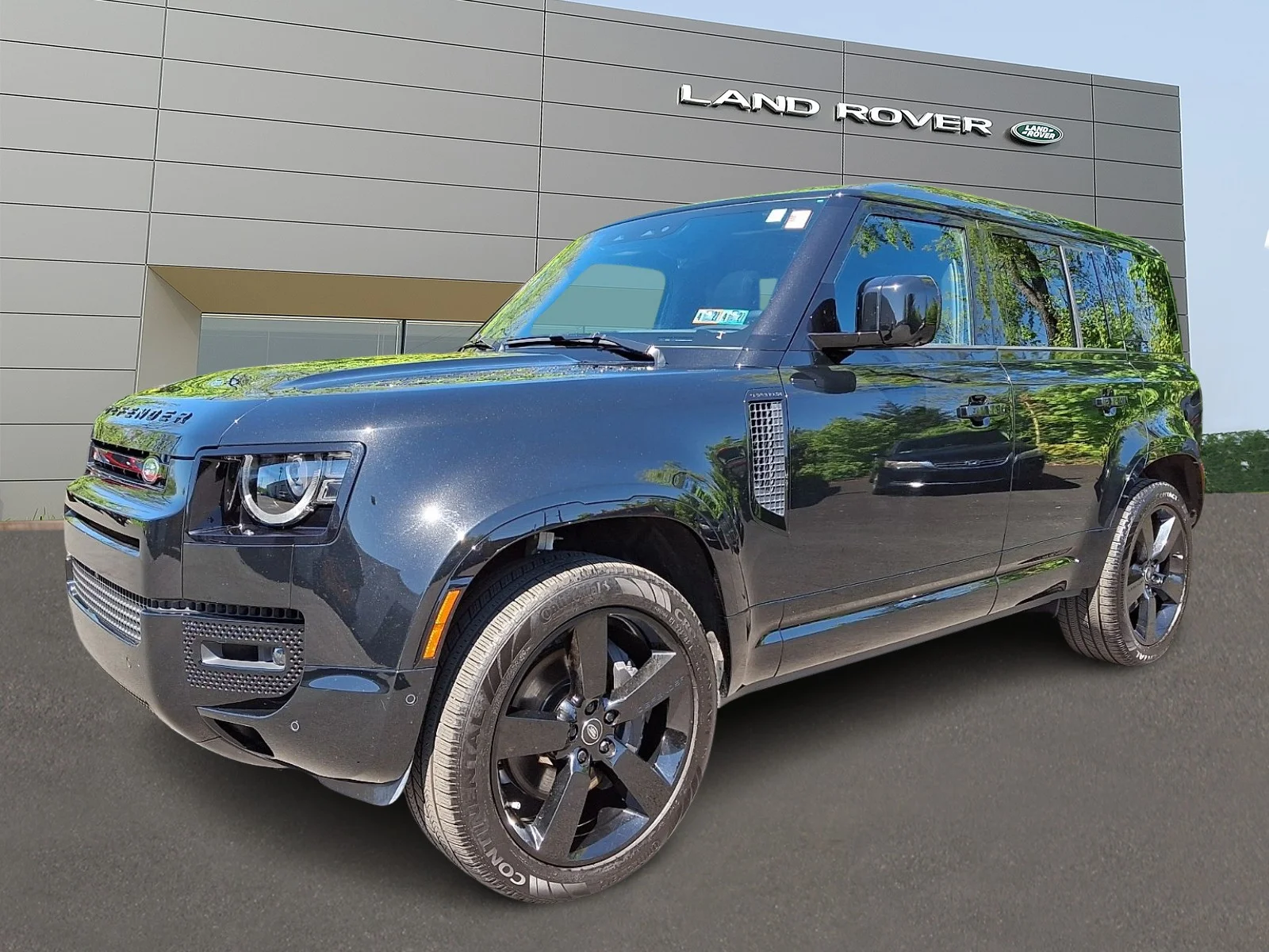 2025 Land Rover Defender 110 X-Dynamic SE P500's photo
