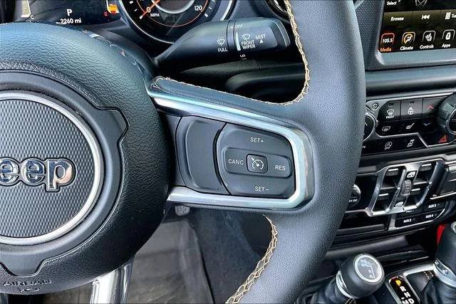 Used 2023 White Jeep Overland image 11