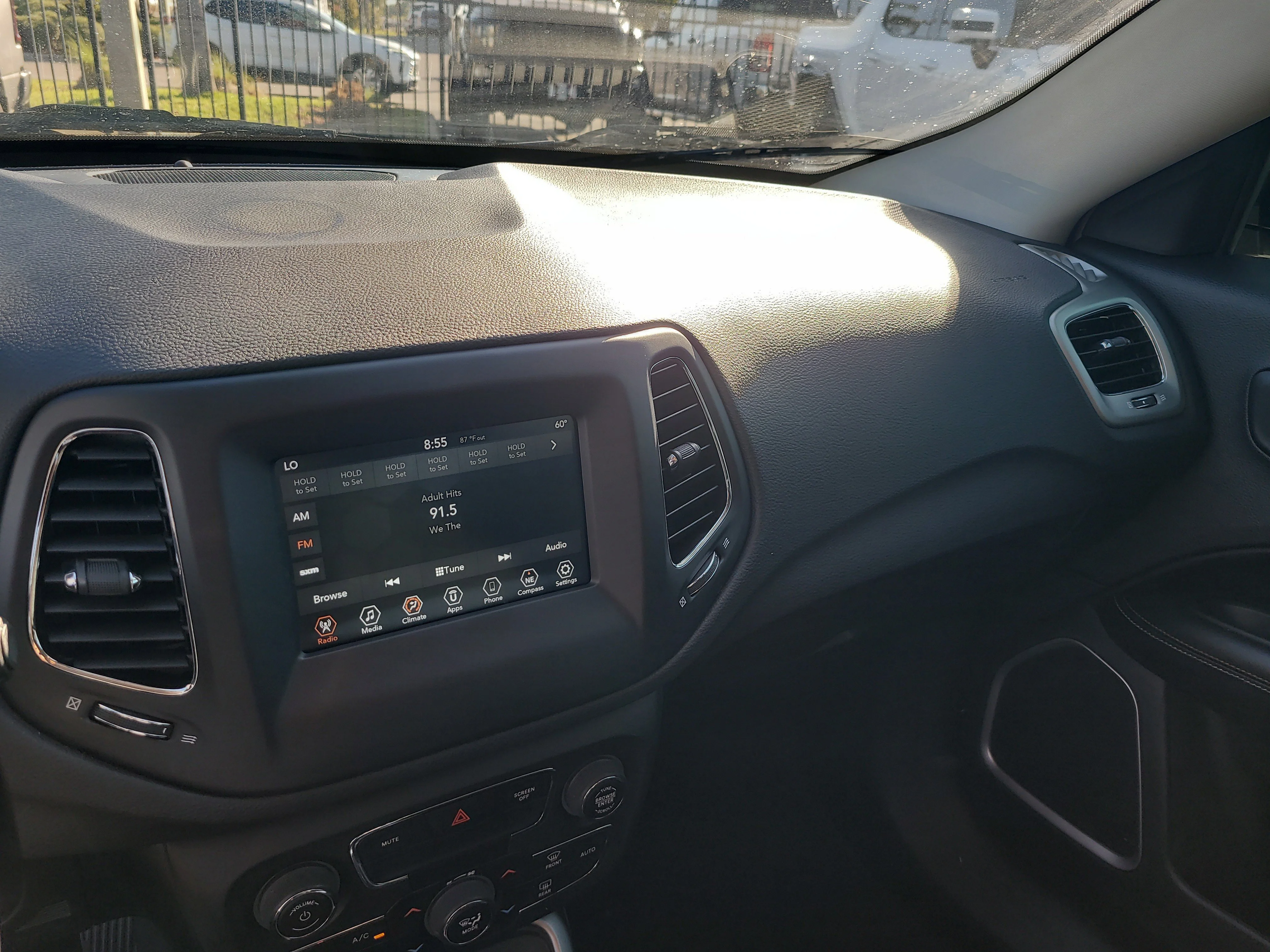 Used 2020 White Clearcoat Jeep Latitude image 19