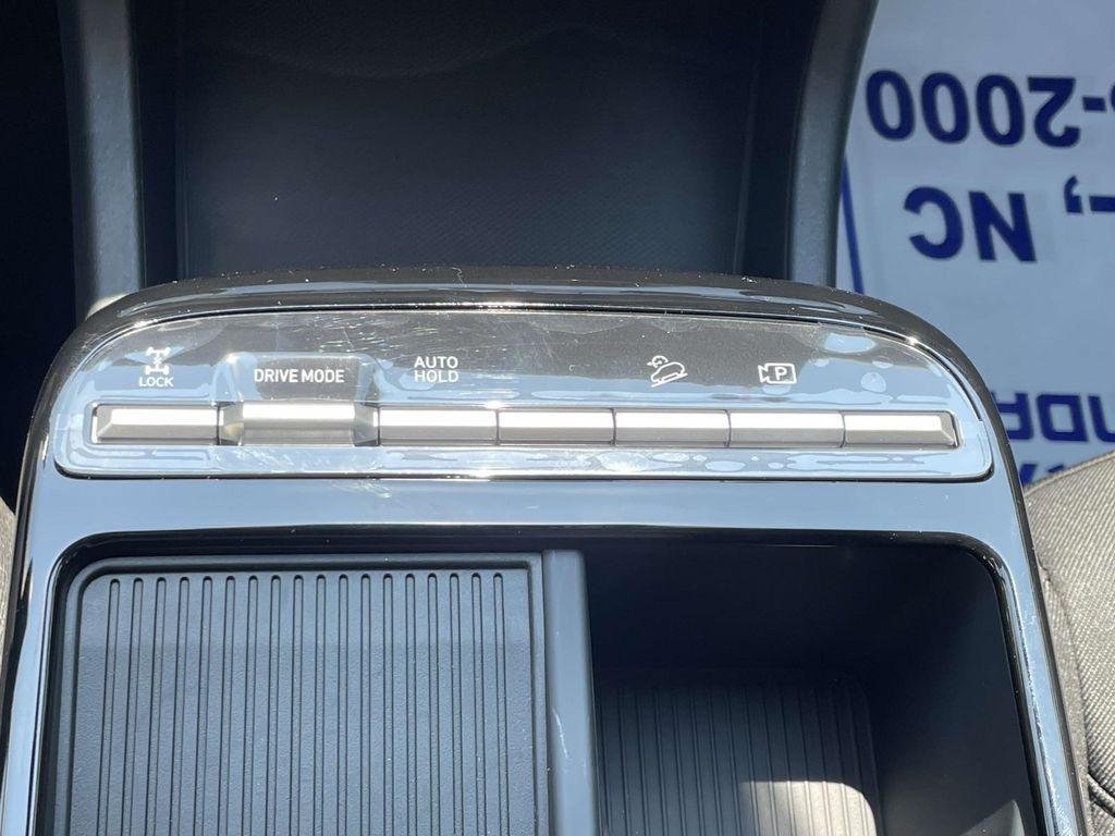 New 2026 White Hyundai SEL AWD image 31