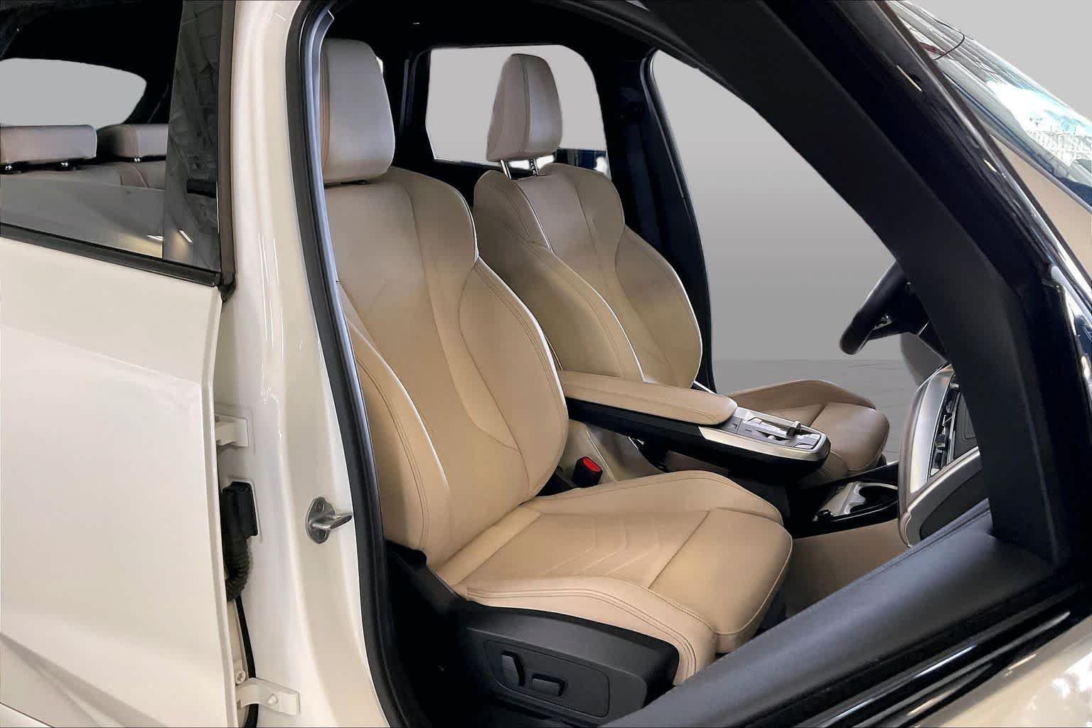 Certified Used 2025 Mineral White Metallic BMW xDrive28i image 8