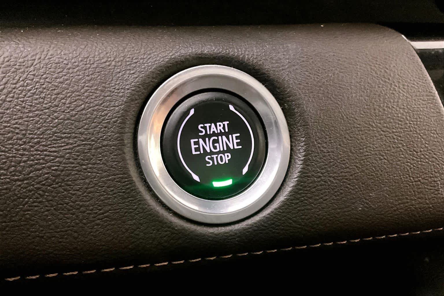 Used 2021 CRYSTAL WHITE TRICOAT Cadillac Sport image 33