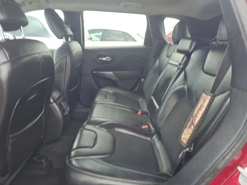 Used 2019 Velvet Red Pearlcoat Jeep Latitude Plus image 12