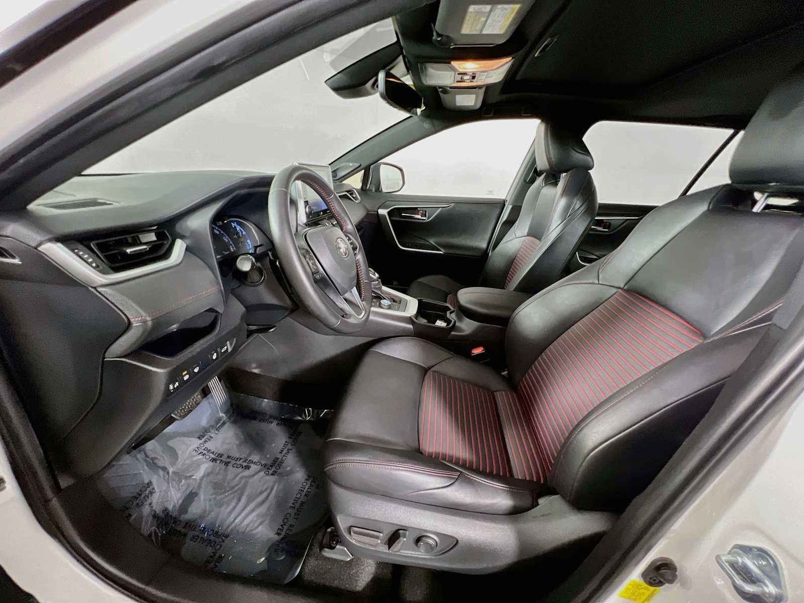 Used 2021 Blizzard Pearl w/Midnight Black Roof Toyota XSE image 22
