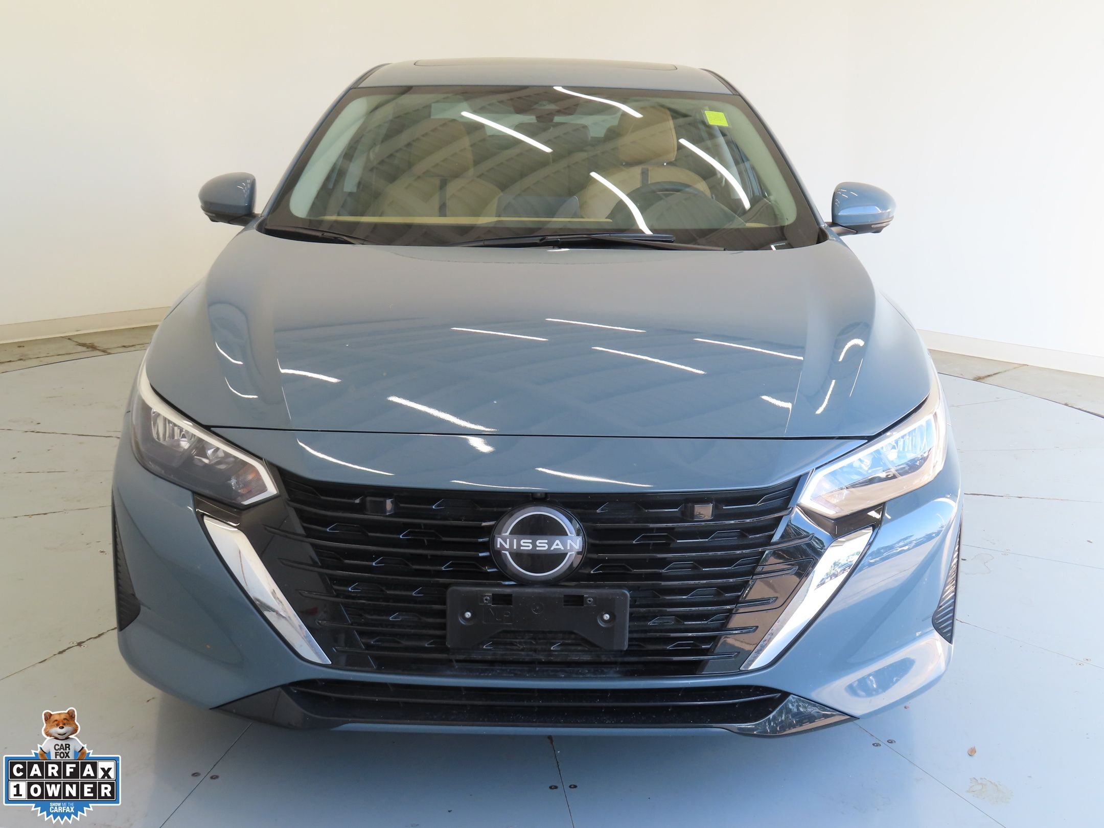 Used 2025 Gray Nissan SV image 9