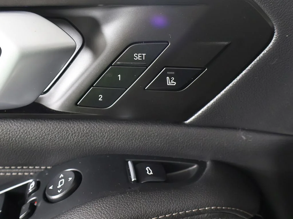 Used 2021 White BMW M50i image 35