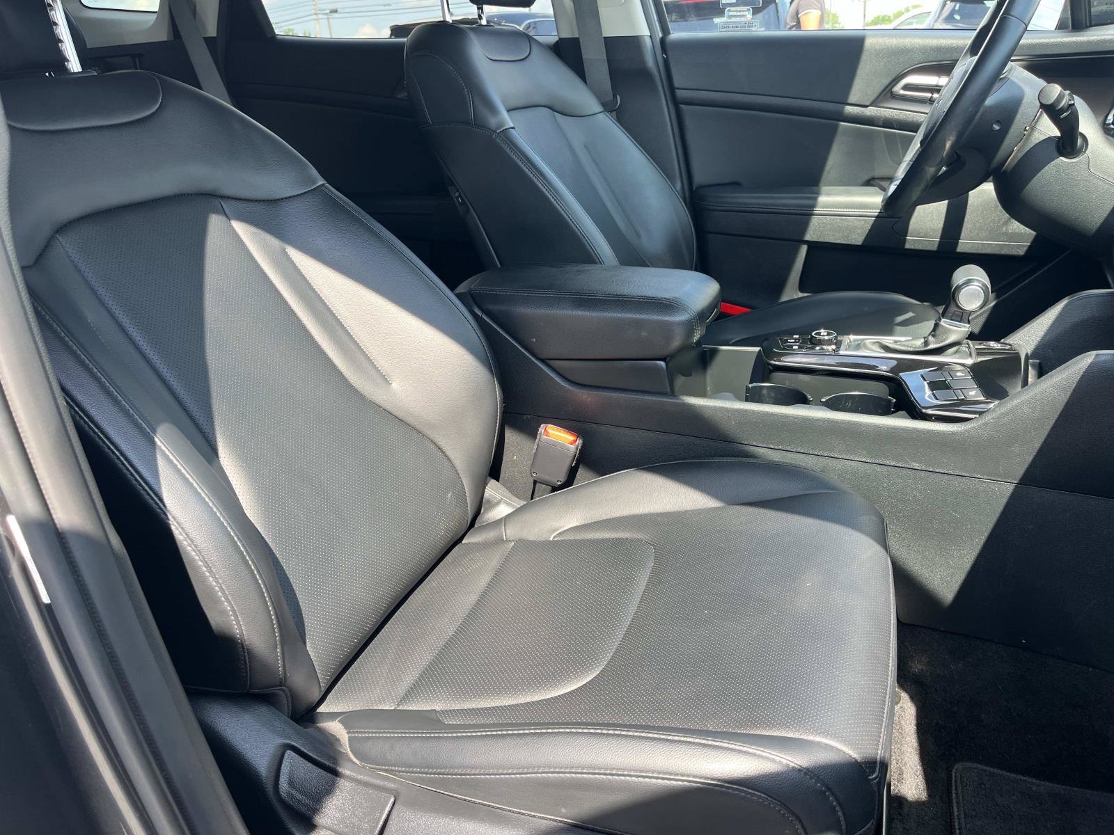 Used 2024 Gravity Gray Kia EX image 27