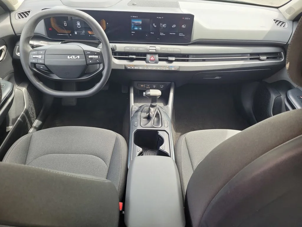 2025 Kia K4 LXS - Photo 11