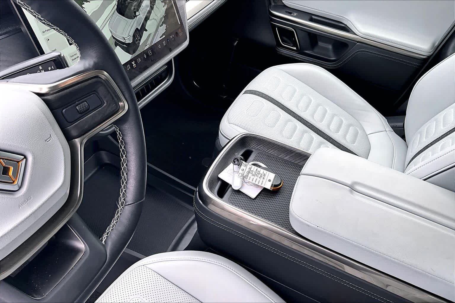 Used 2023 Glacier White Rivian Launch Edition image 16