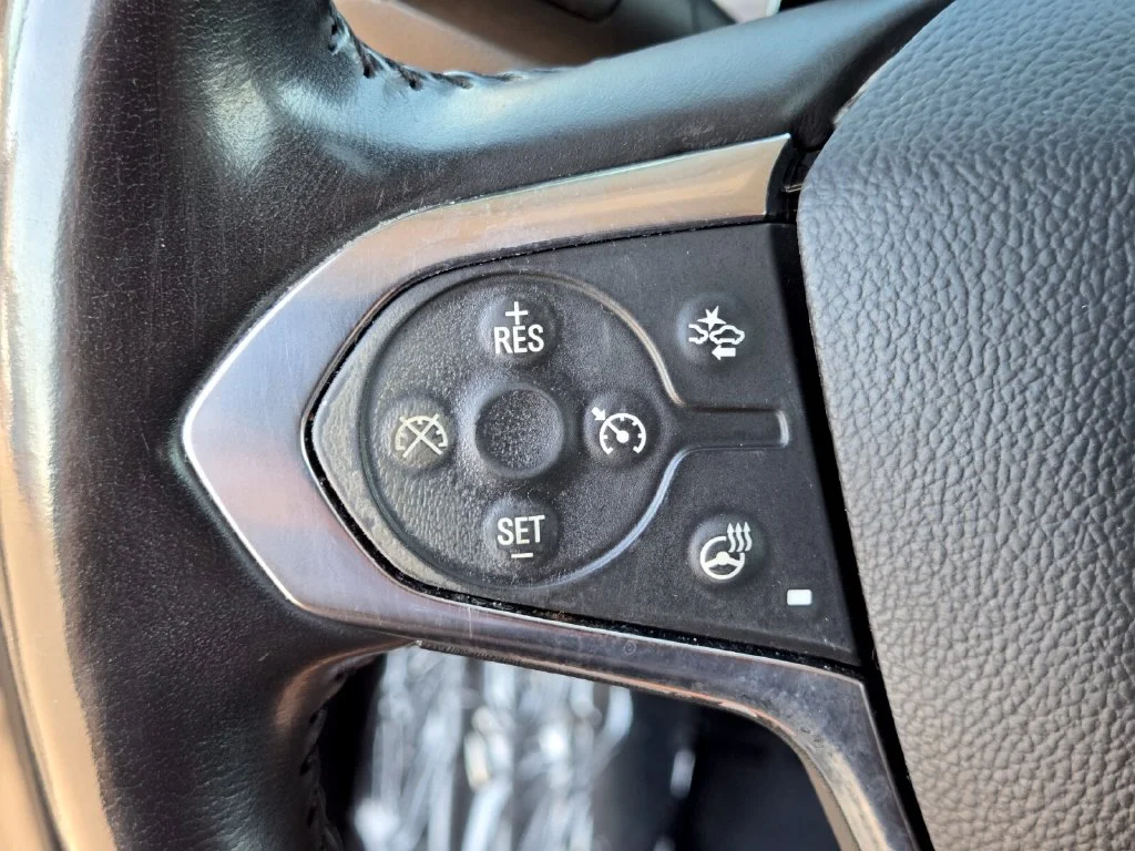 Used 2020 Gray Chevrolet LT image 31