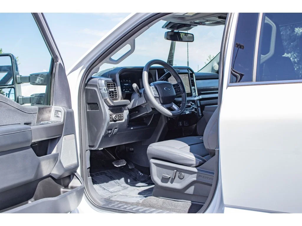 New 2026 OXFORD WHITE Ford LARIAT image 29