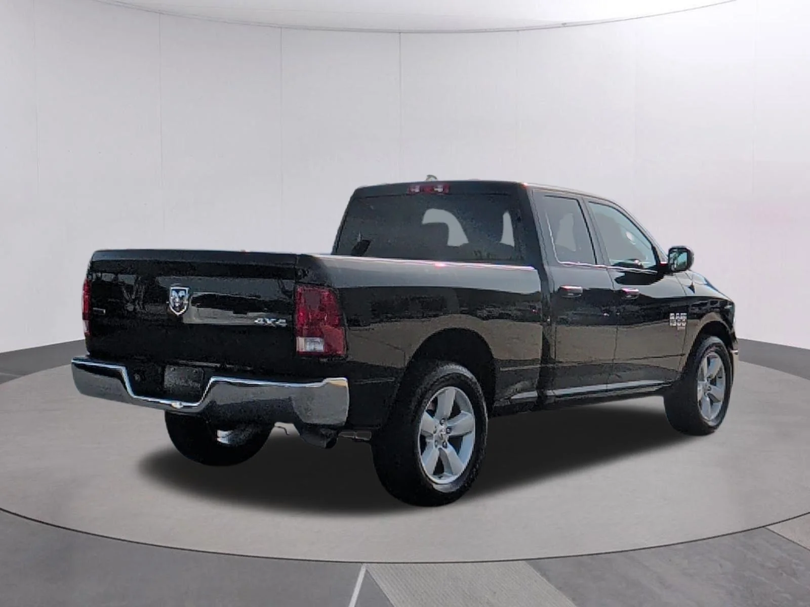 Used 2024 Diamond Black Crystal Pearlcoat Ram SLT image 4