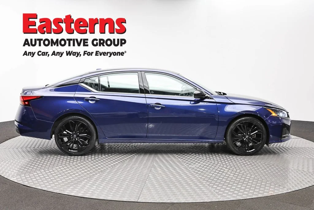 Used 2023 Blue Nissan 2.5 SR image 4