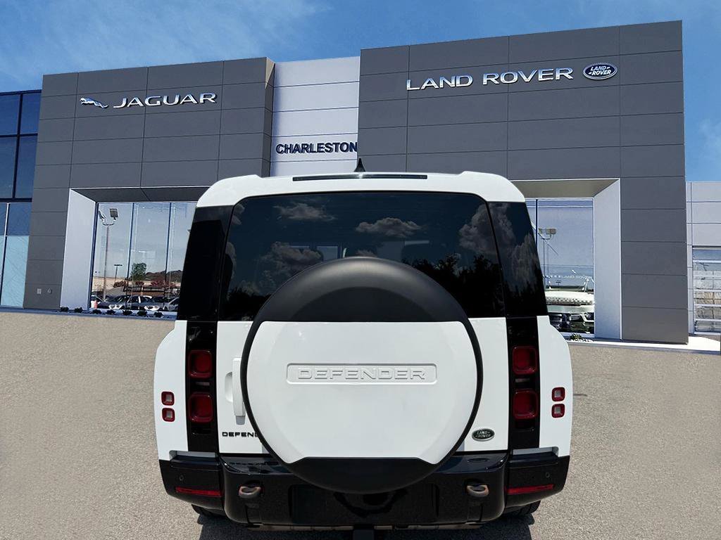 Certified Used 2023 Santorini_black Land Rover X-Dynamic SE image 4