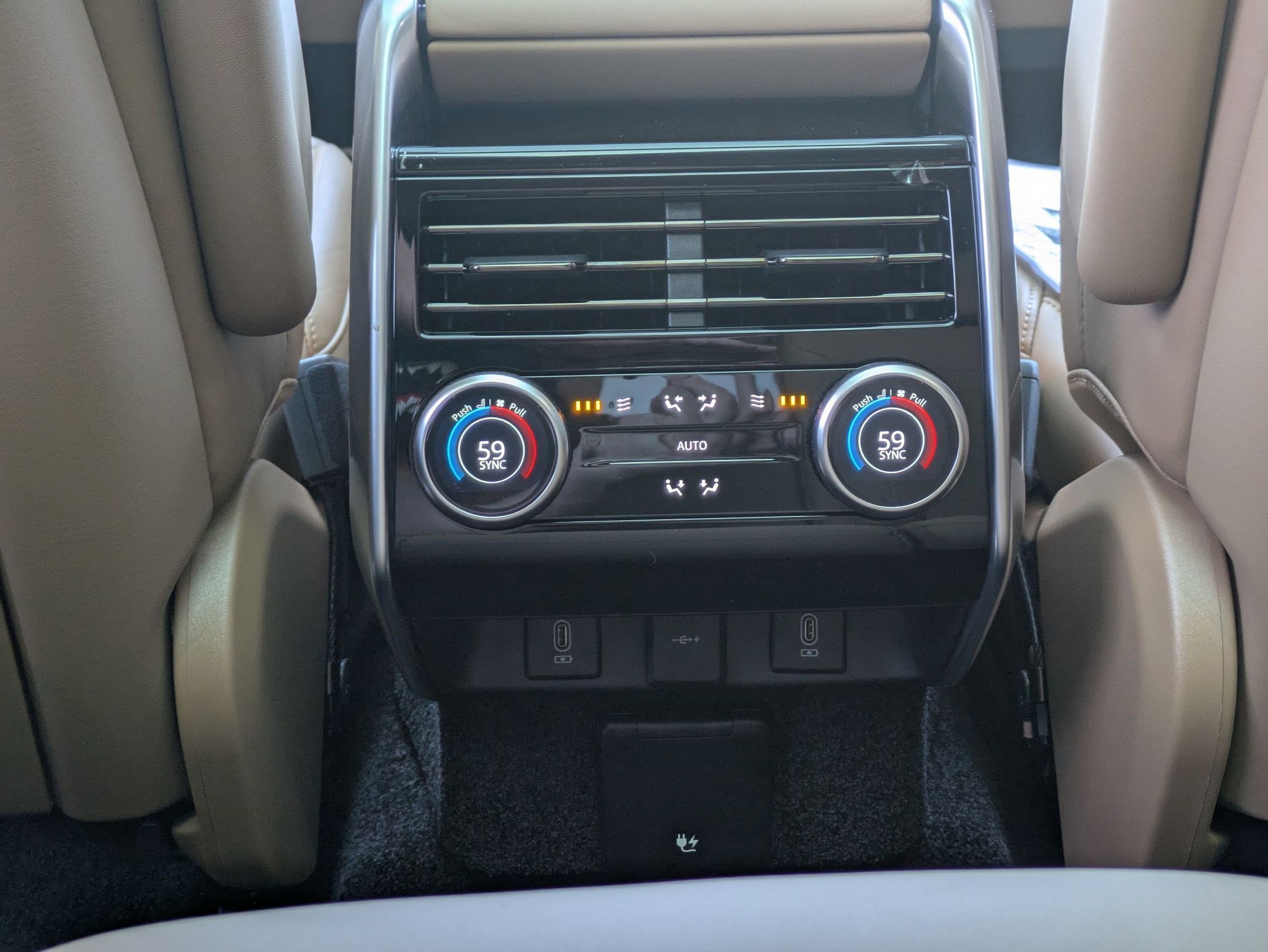 2026 Land Rover Range Rover SE - Photo 28