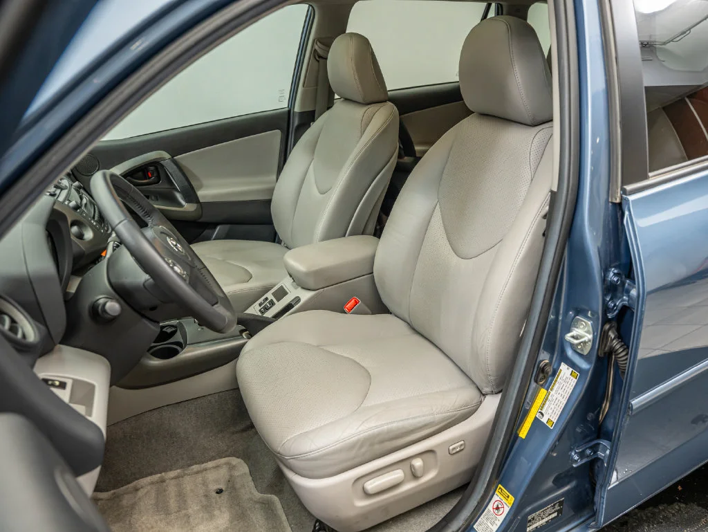Used 2011 Pacific Blue Metallic Toyota Limited image 22