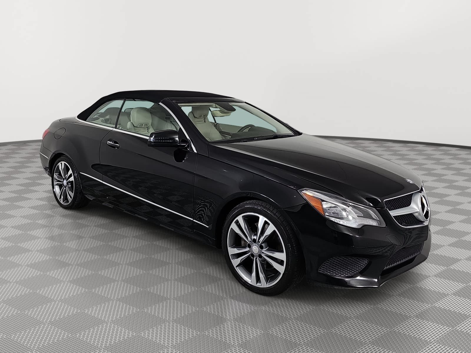 Used 2016 Black Mercedes-Benz E 400 image 2