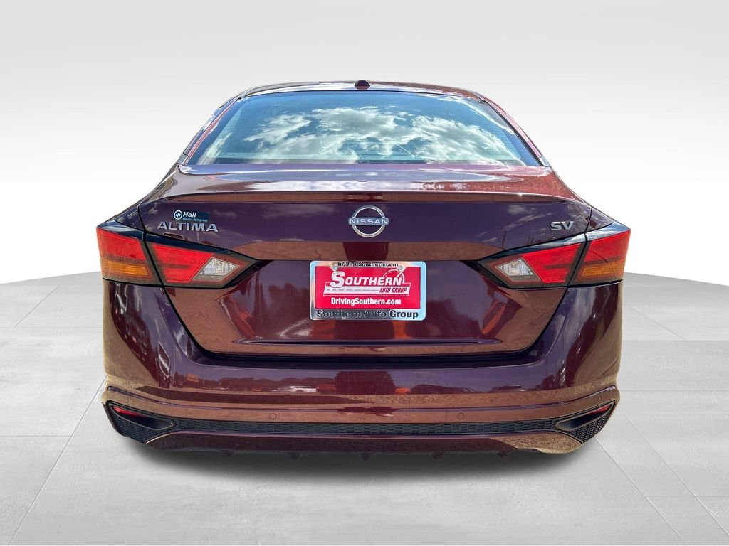 Used 2023 Red Nissan 2.5 SV image 4