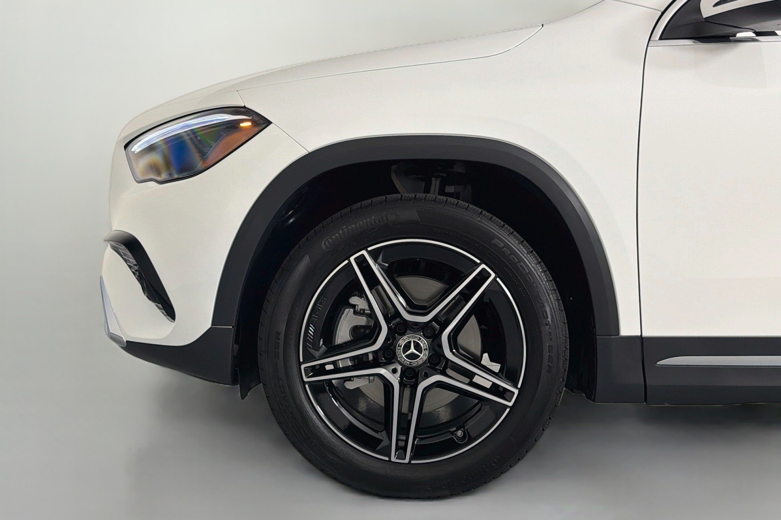 New 2026 Polar White Mercedes-Benz GLA 250 SUV image 9