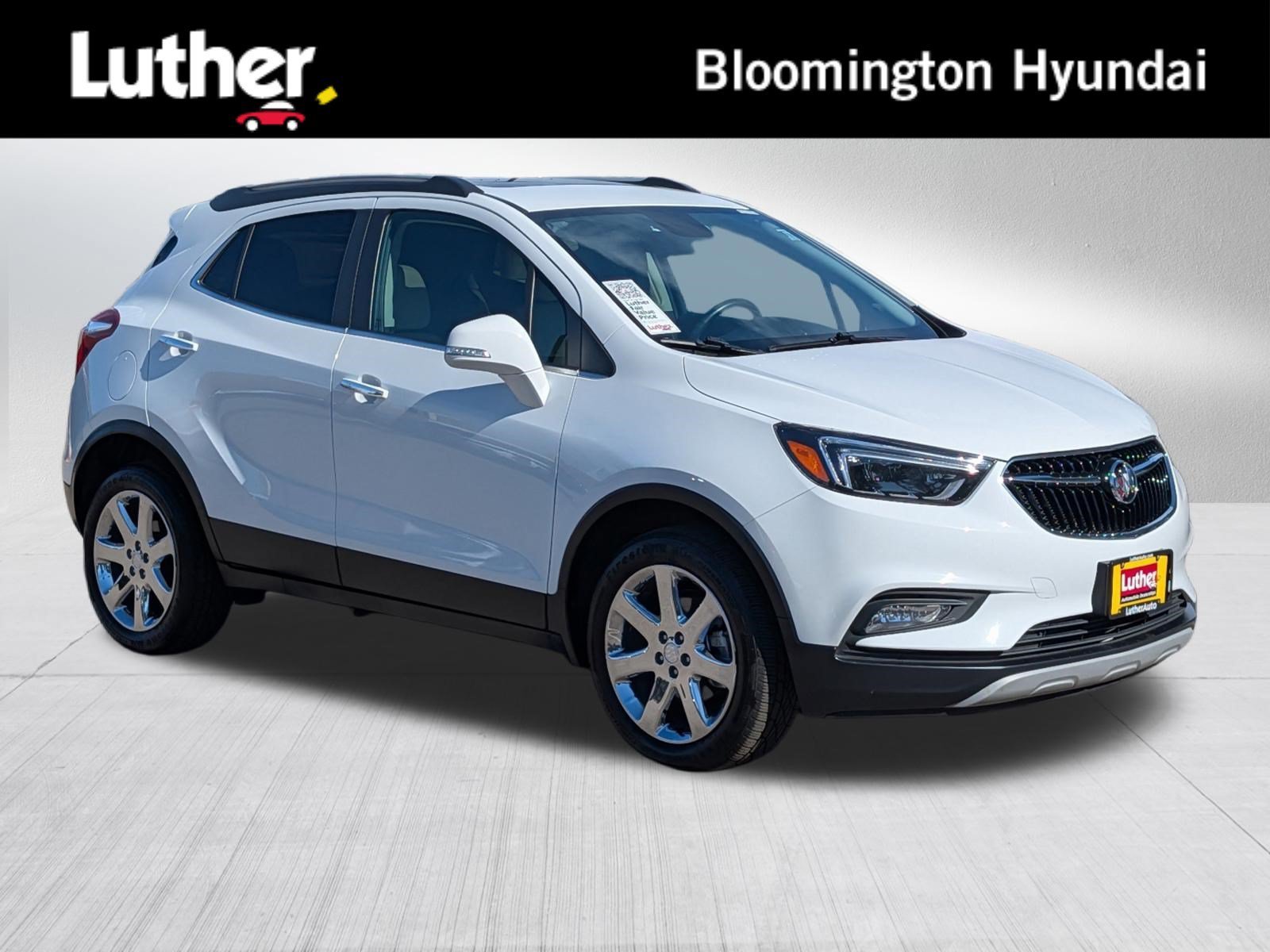 Used 2017 Summit White Buick Essence image 1