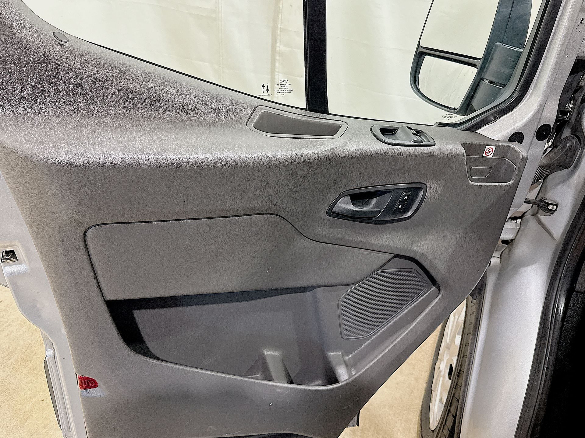 2020 Ford Transit Passenger Van XL - Photo 19