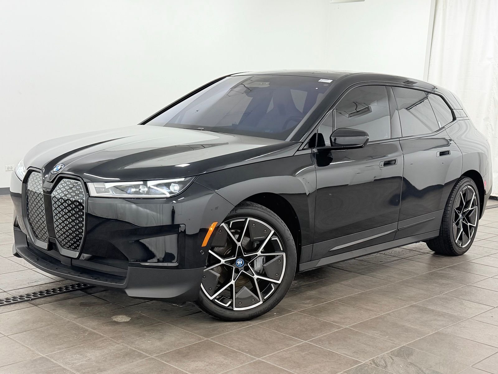 2023 BMW iX xDrive50's photo