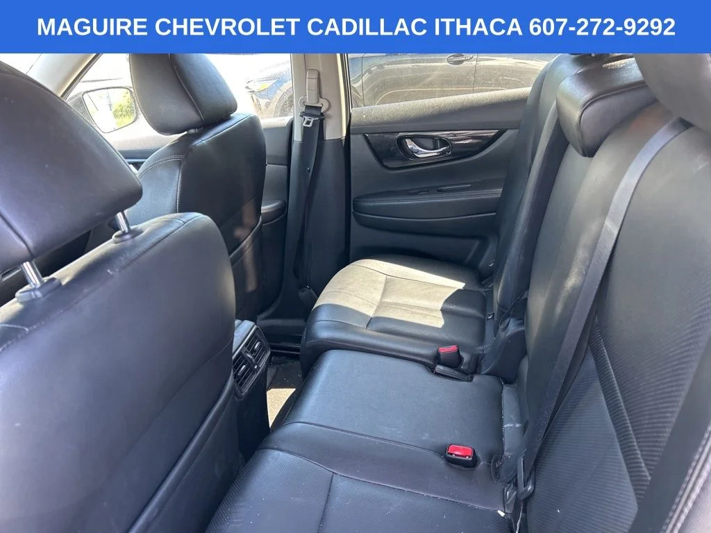 Used 2019 Silver Nissan SL image 8