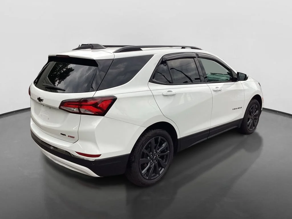 Used 2022 Summit White Chevrolet RS image 5