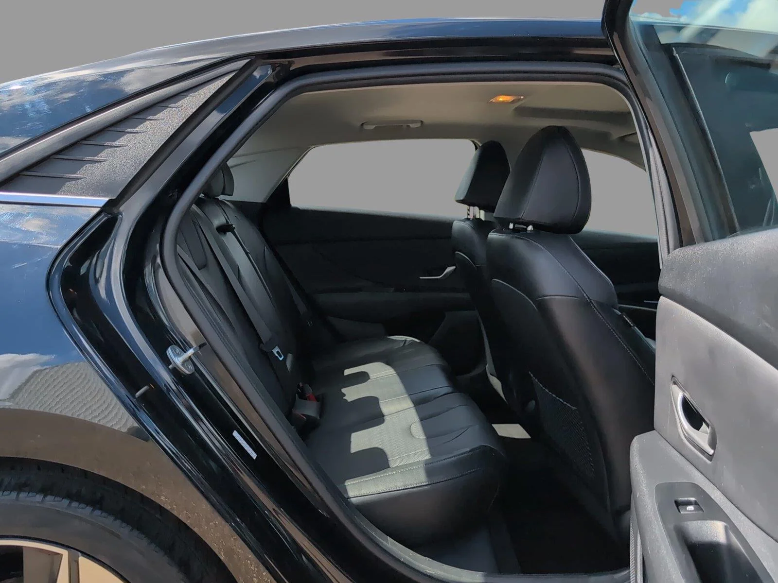 Used 2023 Phantom Black Hyundai Limited image 19