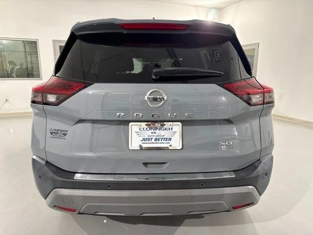 Used 2021 Gray Nissan SL image 8