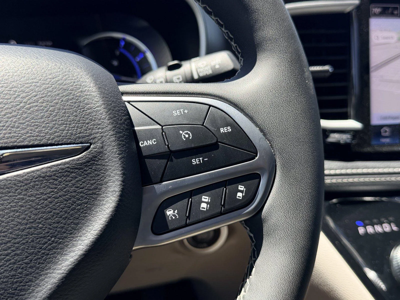 Used 2024 Silver Mist Clear Chrysler Hybrid Select image 25