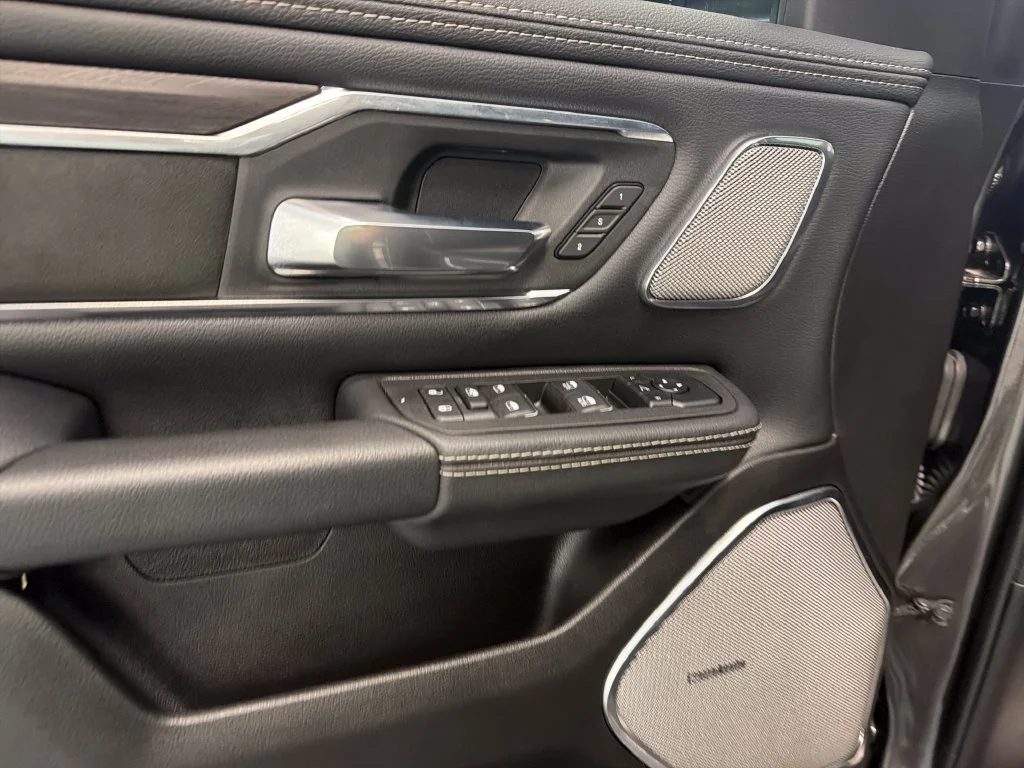 New 2026 Granite Crystal Metallic Clear-Coat Exterior Paint RAM Laramie image 13