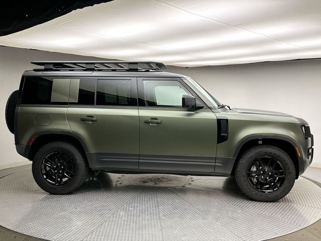 New 2026 Woolstone Green Land Rover S image 4